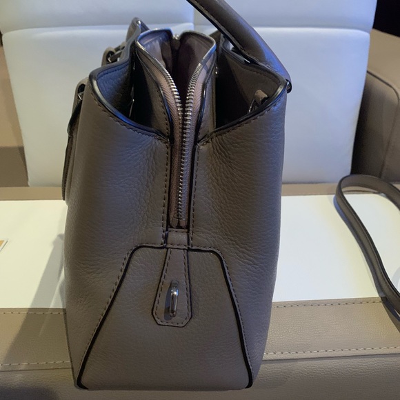 Michael Kors Tote Bag - Picture 10 of 16